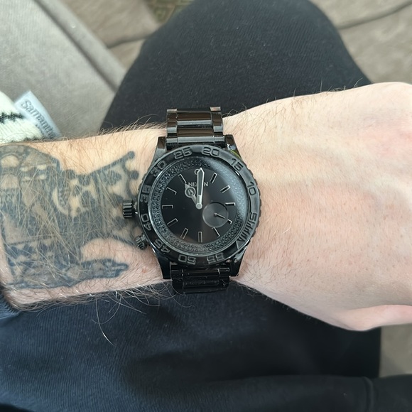 Nixon Minimize The 42-20 Watch - Picture 3 of 3